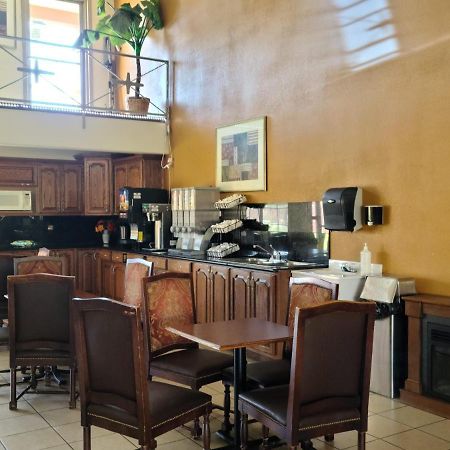 Budget Host Inn 萨莱纳 外观 照片