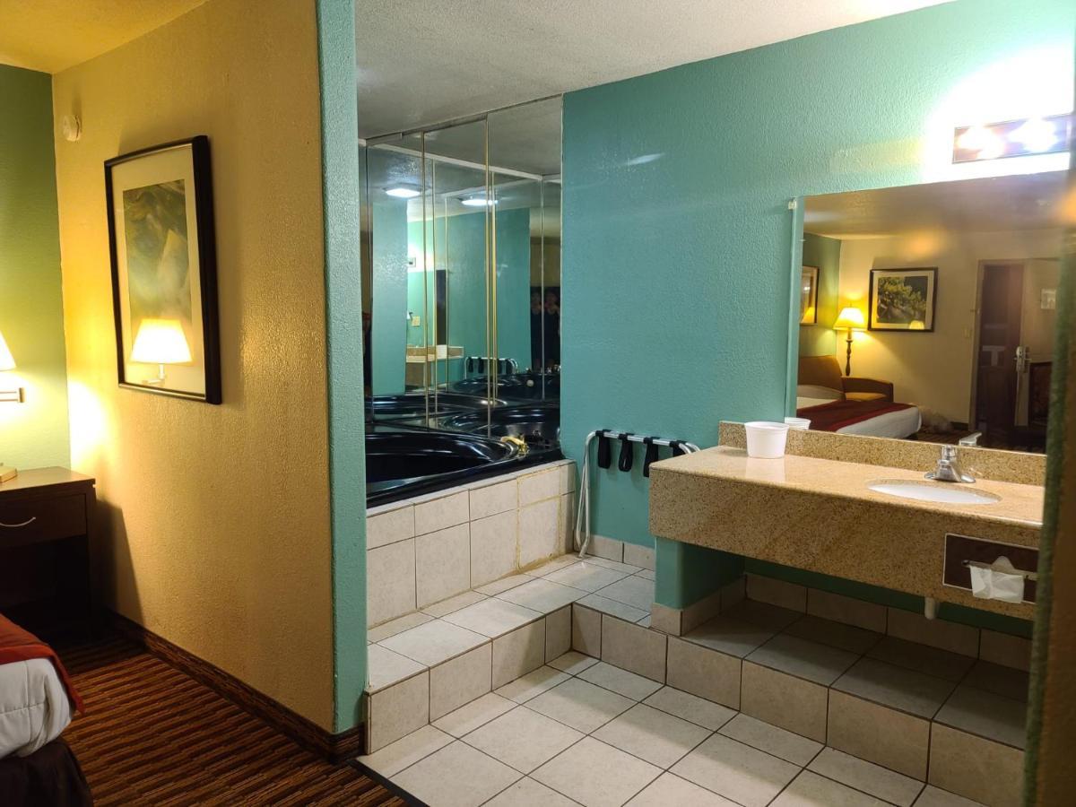 Budget Host Inn 萨莱纳 外观 照片