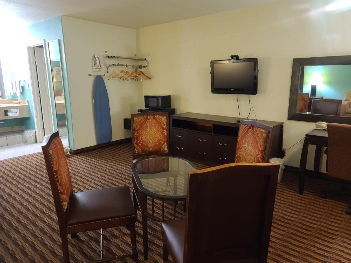 Budget Host Inn 萨莱纳 外观 照片