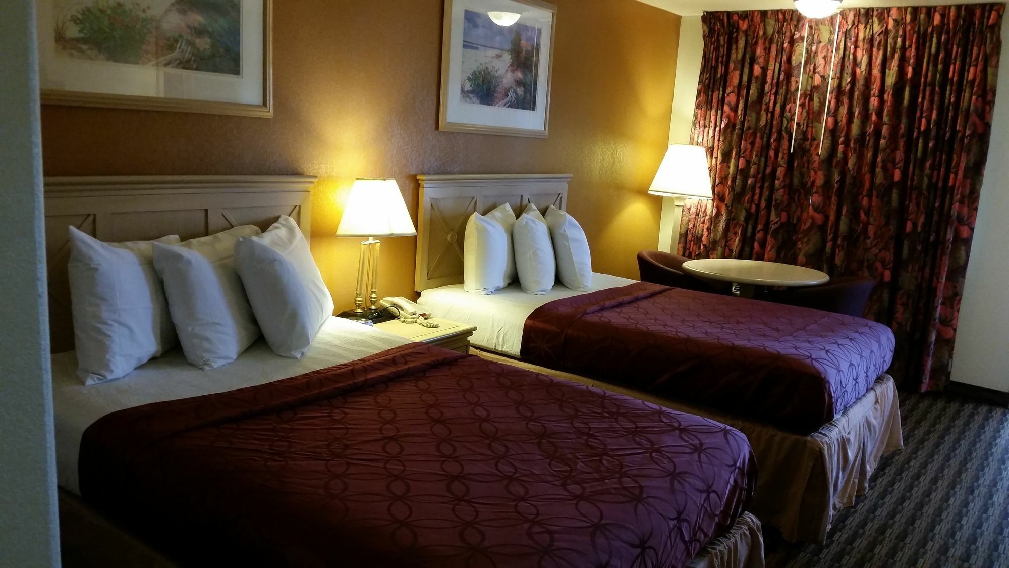 Budget Host Inn 萨莱纳 外观 照片