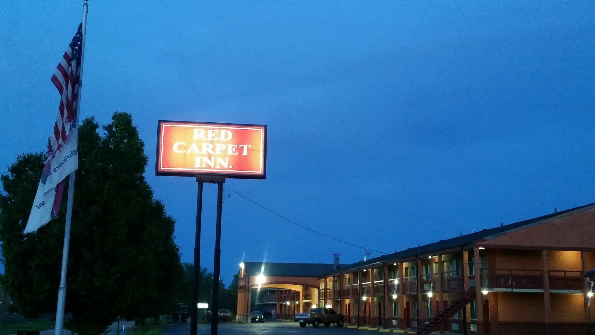 Budget Host Inn 萨莱纳 外观 照片