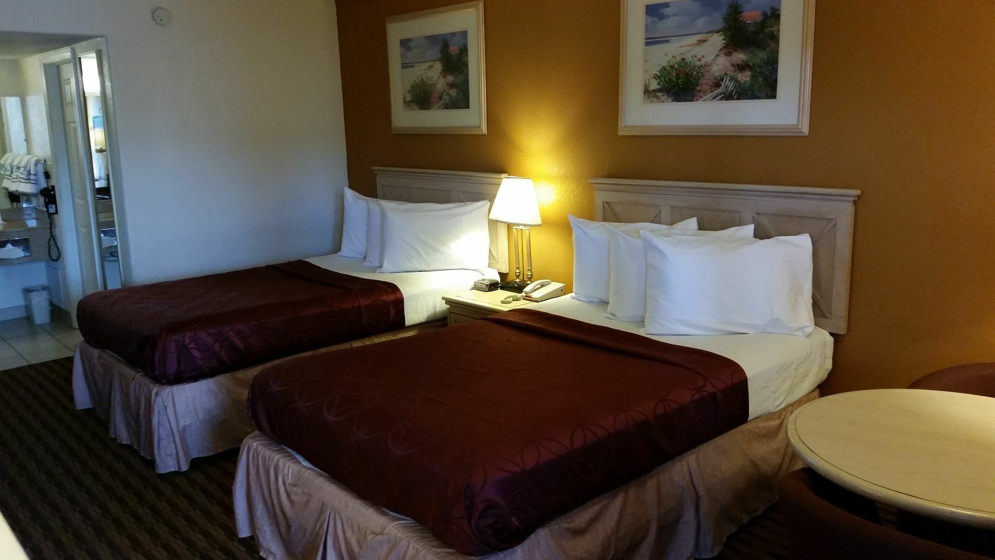 Budget Host Inn 萨莱纳 外观 照片