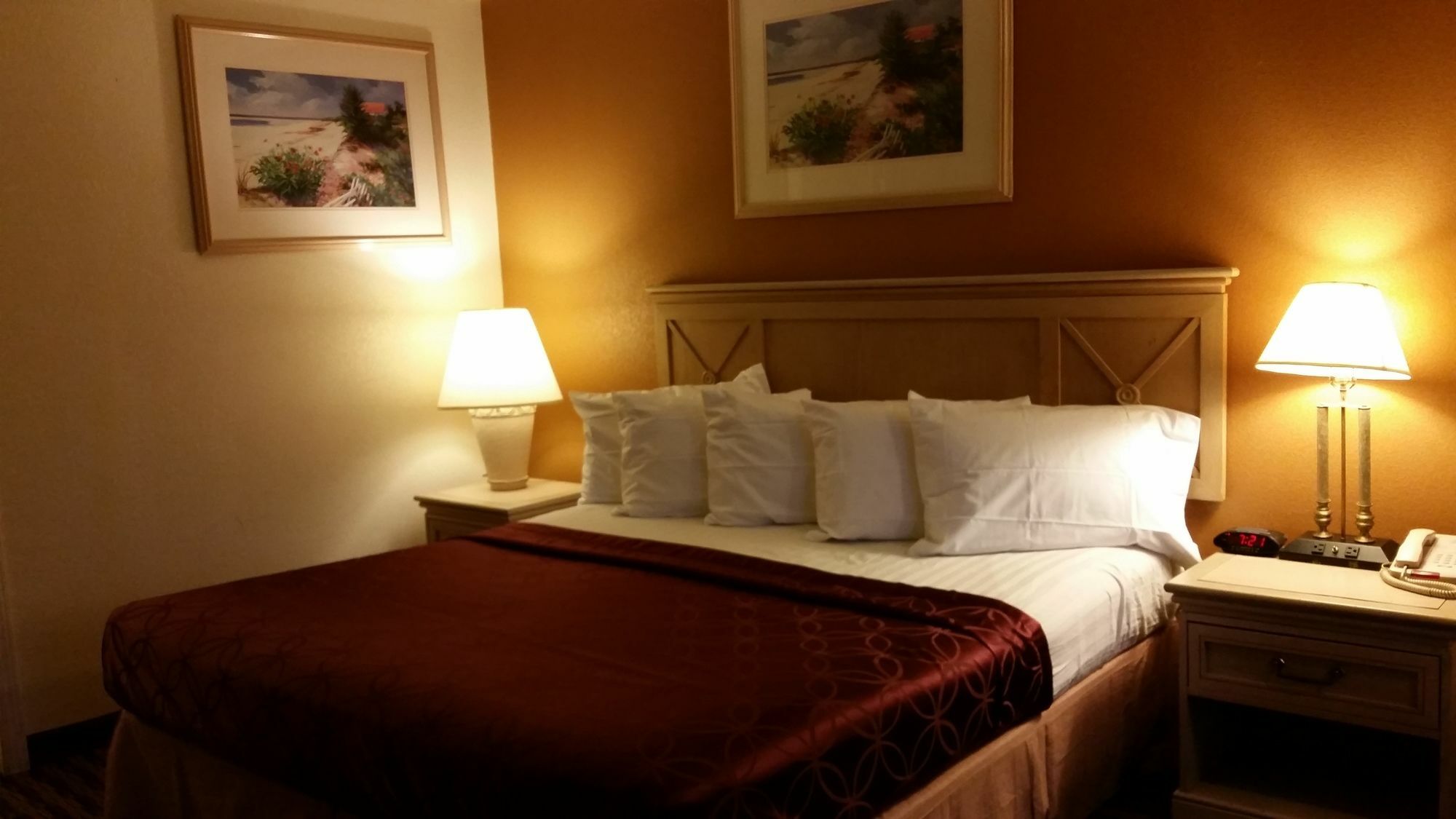 Budget Host Inn 萨莱纳 外观 照片