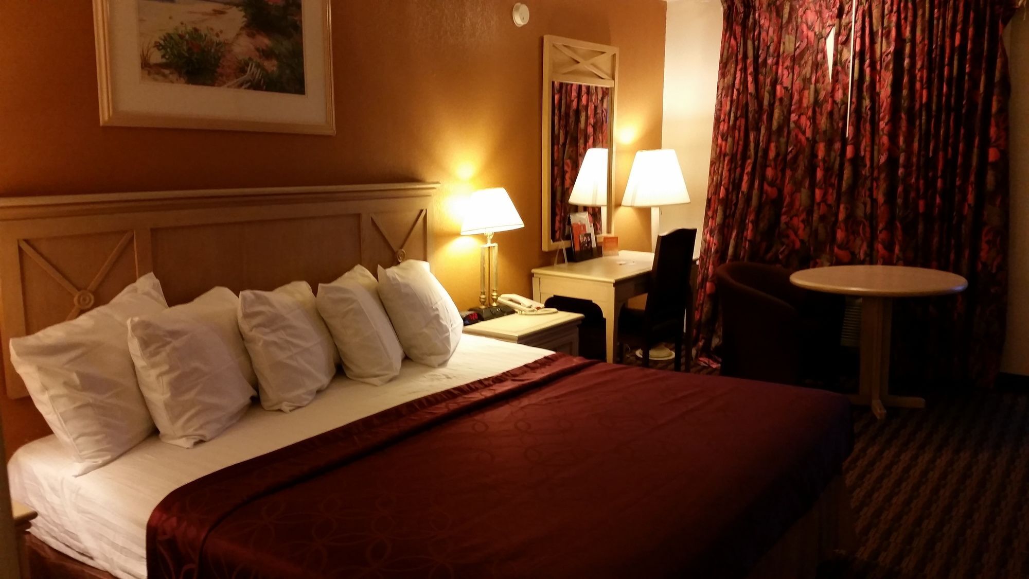 Budget Host Inn 萨莱纳 外观 照片